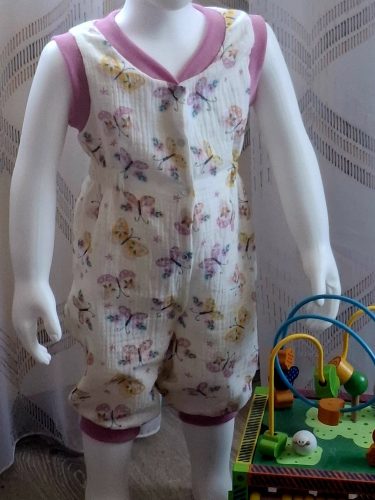 BébiNett - Aduard baba napozó ujjatlan térdnadrágos lepkés