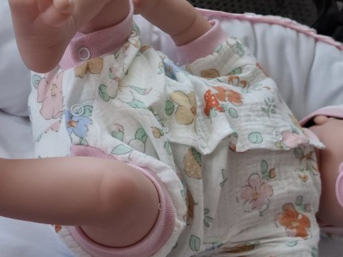 BébiNett - Ahlde baba body és napozó rövid ujjú virágos mintával