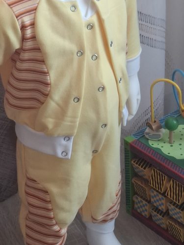 BébiNett - Almelo 2 részes baba együttesek és szett mellényes nadrággal napsárga