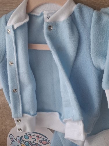 BébiNett - Asse 2 részes baba együttes, HÁLÓZSÁK HELYETTESÍTŐ polár mellényes nadrágos világoskék