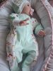 BébiNett - Duffel baba rugdalózó sapkával almazöld