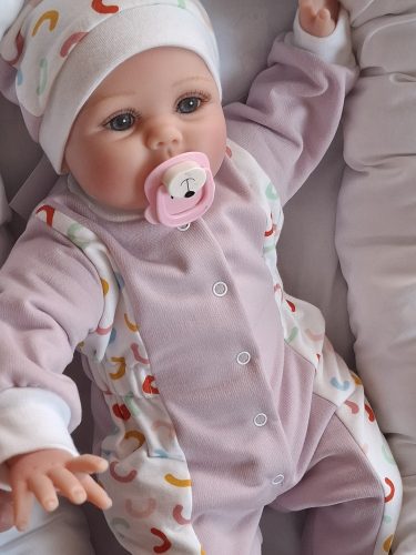 BébiNett - Baarn baba rugdalózó sapkával mályva színben