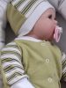 BébiNett - Lede baba rugdalózó sapkával raglán ujjú borsózöld